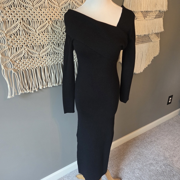 Evereve Dresses & Skirts - Evereve Black Asymmetrical Long Sleeve Sweater Dress